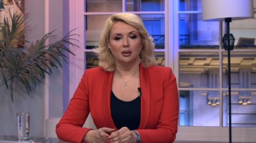 Kako je srpska ministarka Darija Kisić Tepavčević postala hit na društvenim mrežama: Iskrivila vrata da bi ušla kroz njih